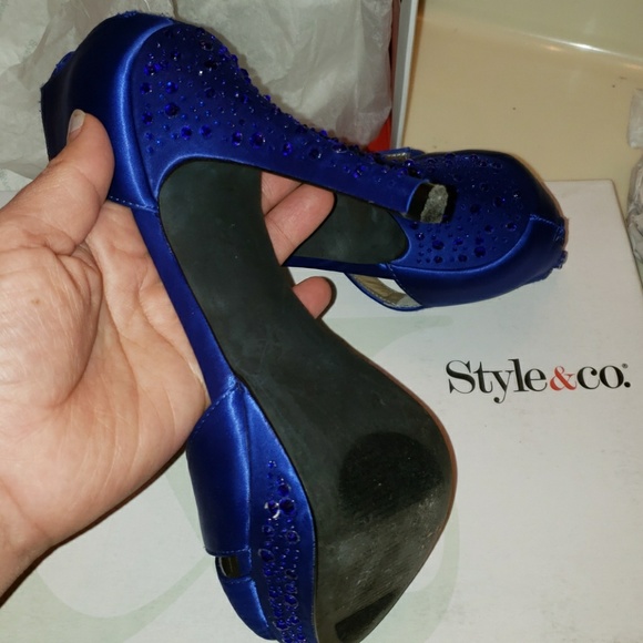 Heels - Picture 7 of 7